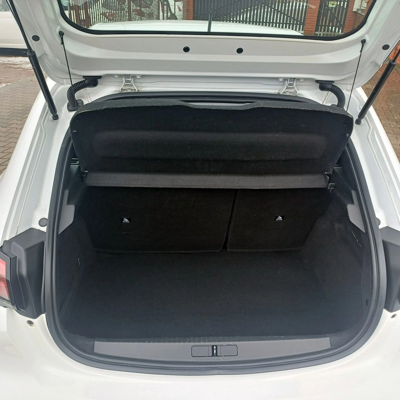 Peugeot 208 - Zdjęcie 18