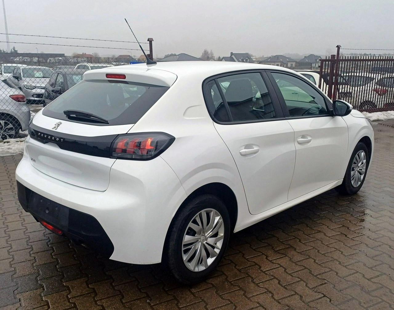 Peugeot 208 - Zdjęcie 3