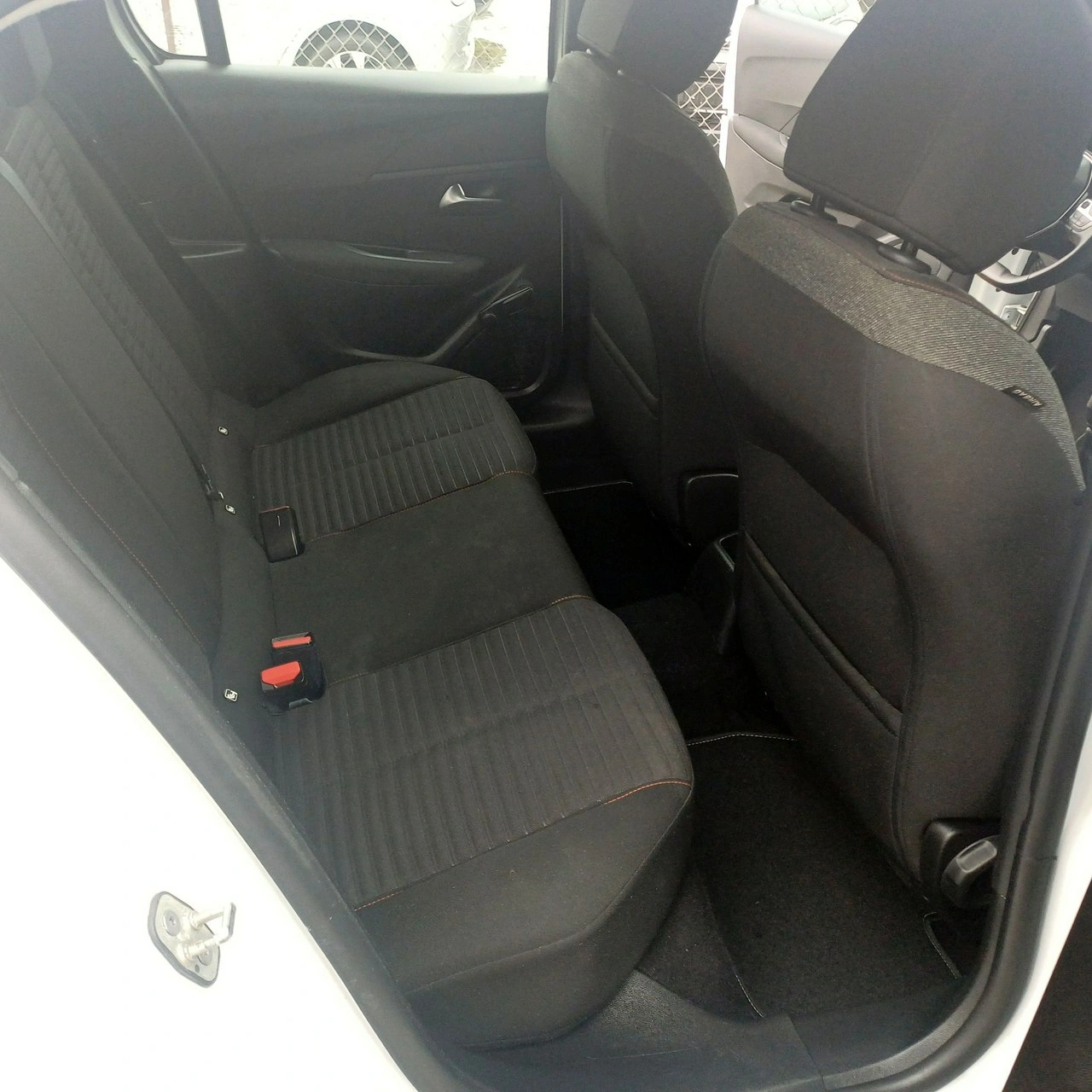 Peugeot 208 - Zdjęcie 7