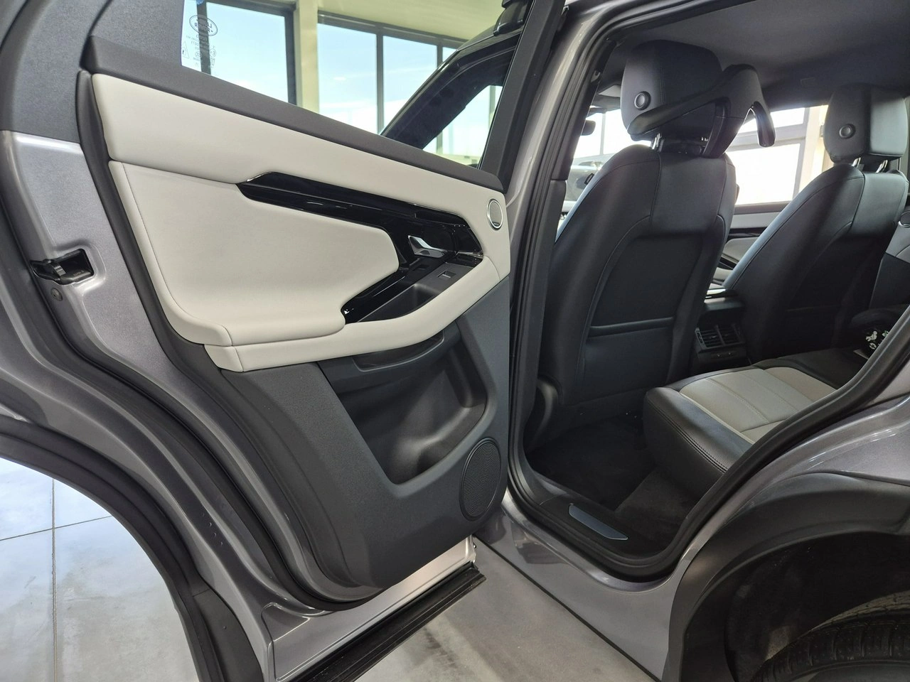 Land Rover Range Rover Evoque - Zdjęcie 24