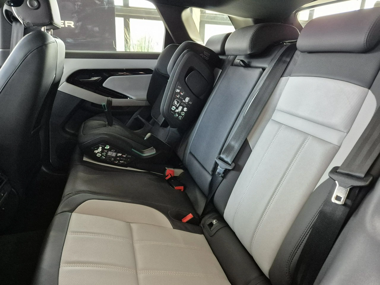 Land Rover Range Rover Evoque - Zdjęcie 25