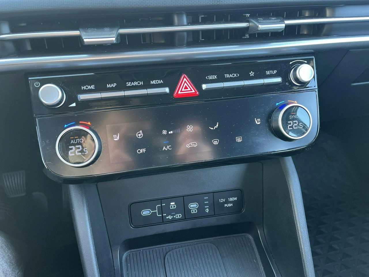 Hyundai Tucson - Zdjęcie 24