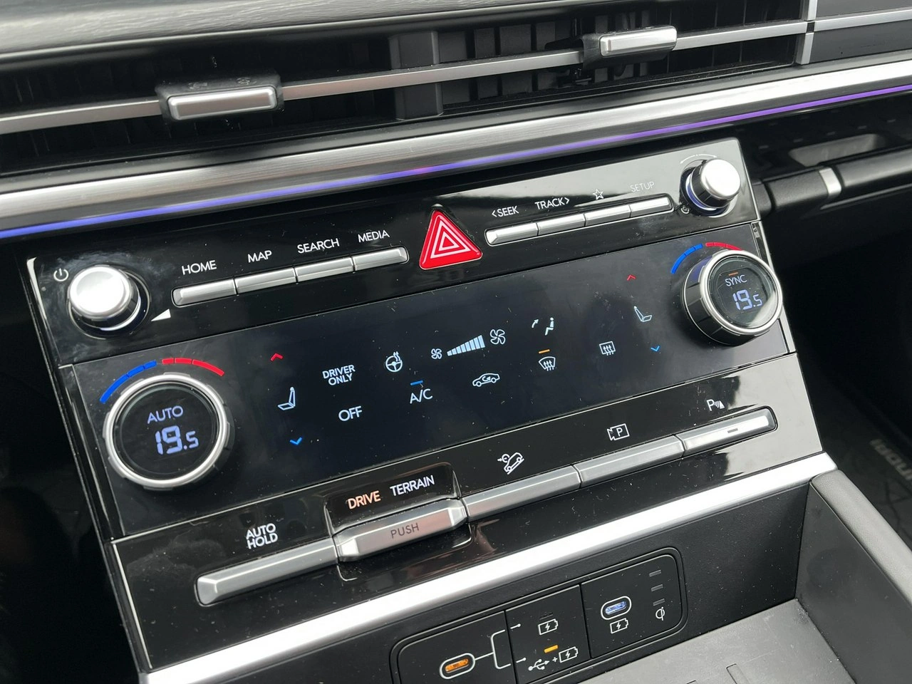 Hyundai Santa Fe - Zdjęcie 25