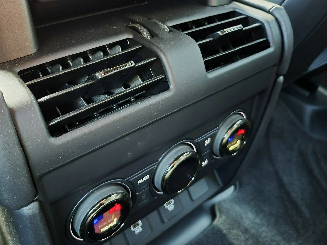 Land Rover Defender - Zdjęcie 27