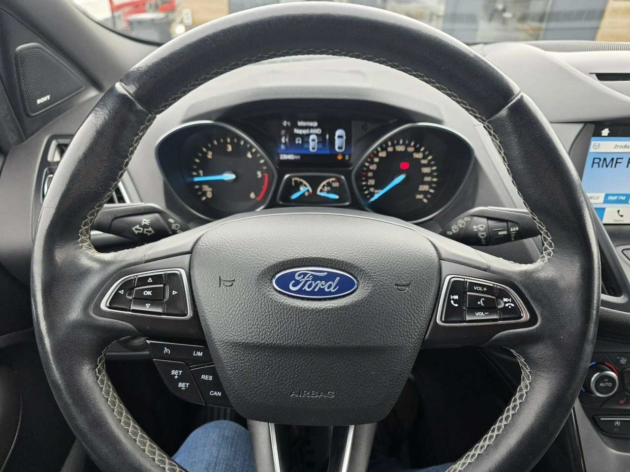 Ford Kuga - Zdjęcie 28