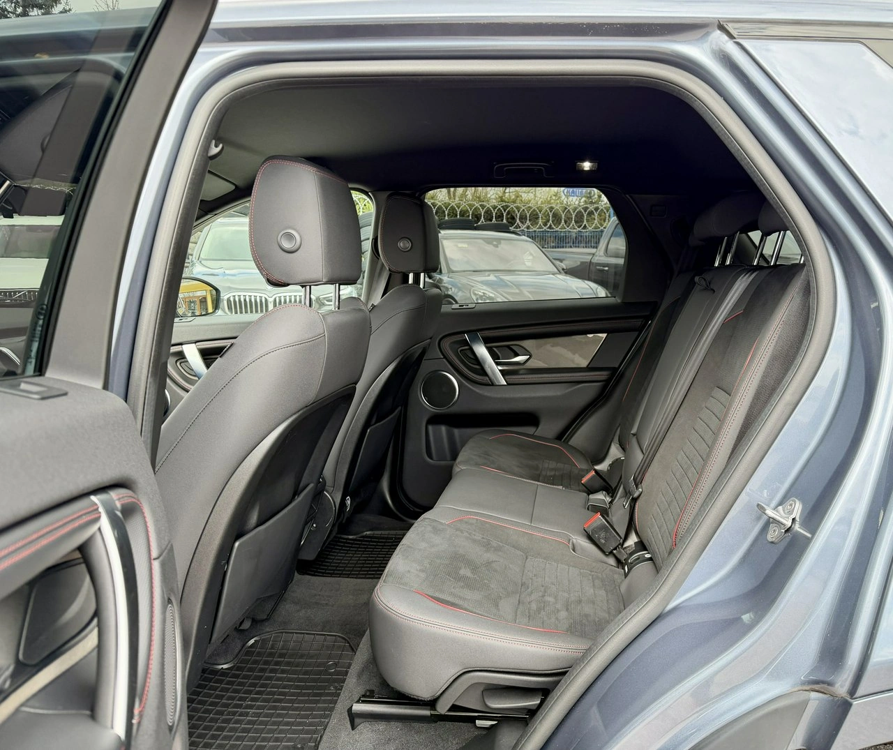 Land Rover Discovery Sport - Zdjęcie 9