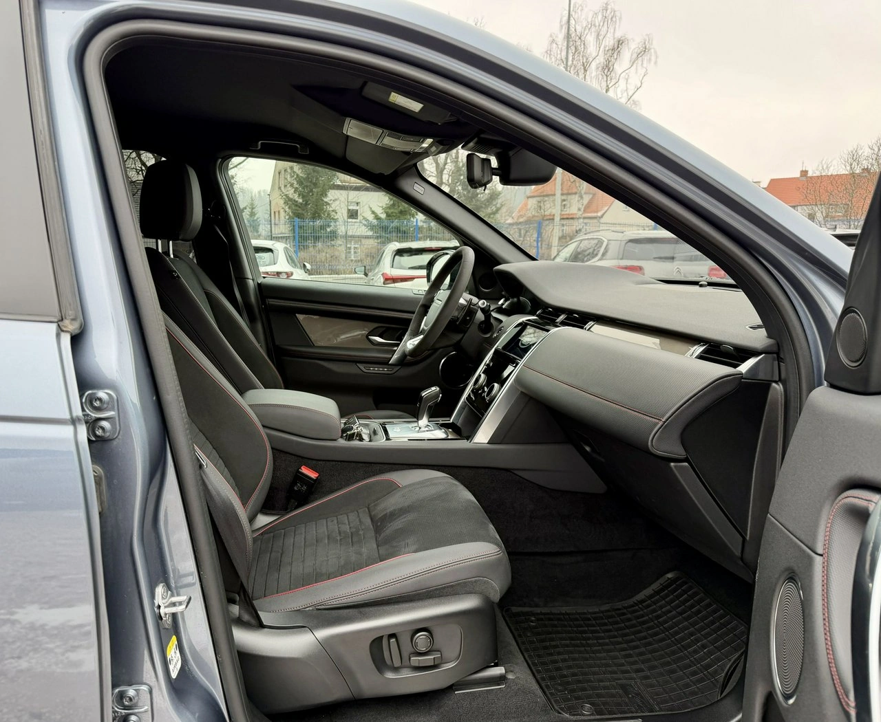 Land Rover Discovery Sport - Zdjęcie 12