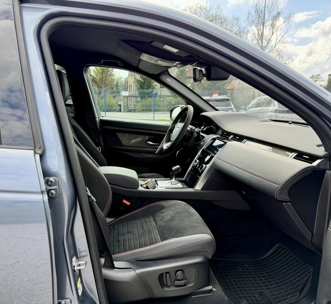 Land Rover Discovery Sport - Zdjęcie 12