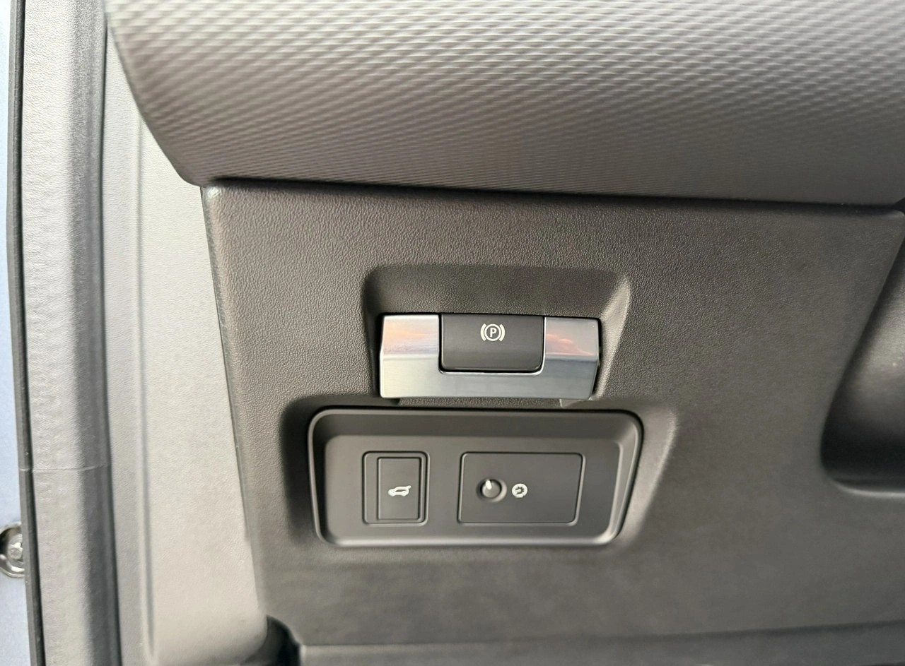 Land Rover Discovery Sport - Zdjęcie 30