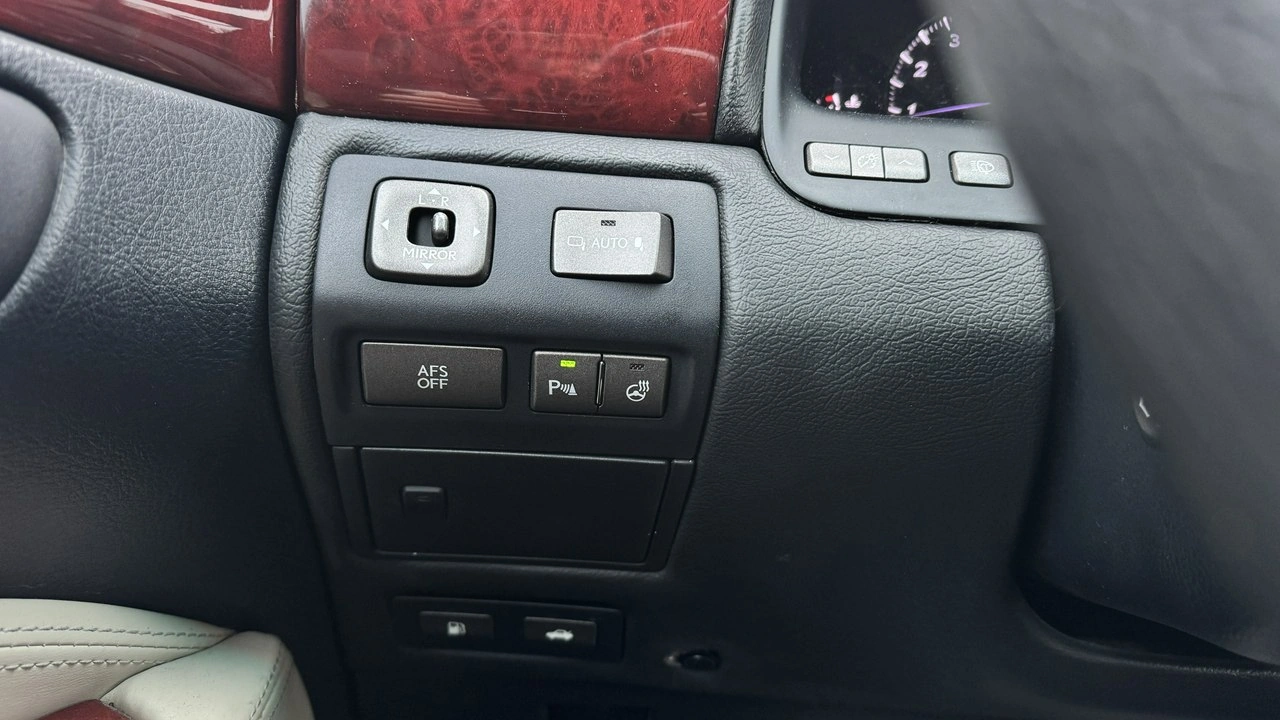 Lexus LS - Zdjęcie 13