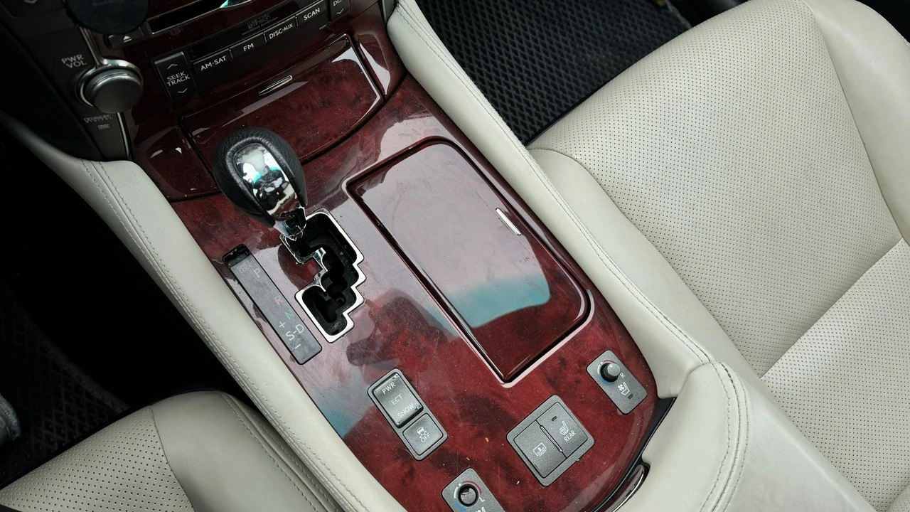 Lexus LS - Zdjęcie 18