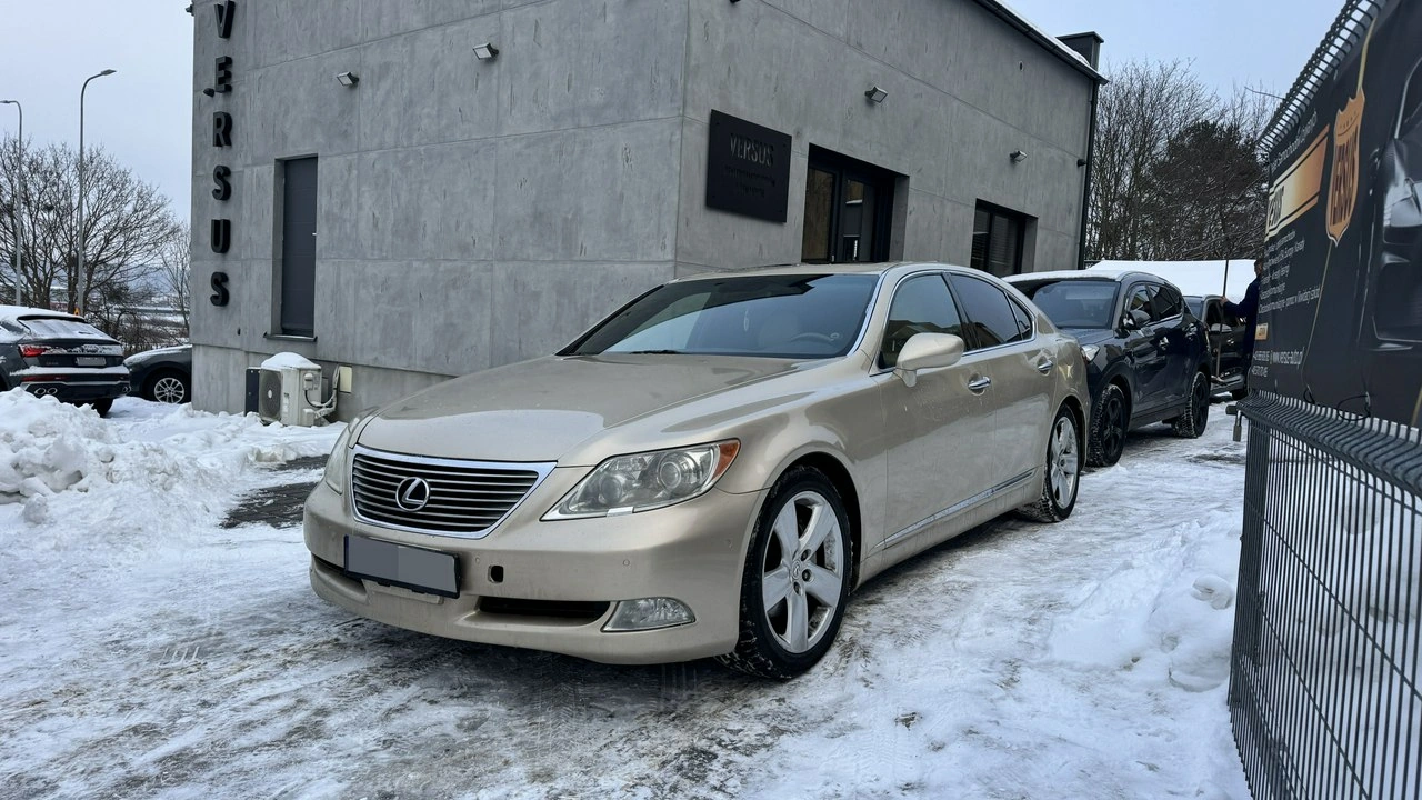 Lexus LS - Główne zdjęcie