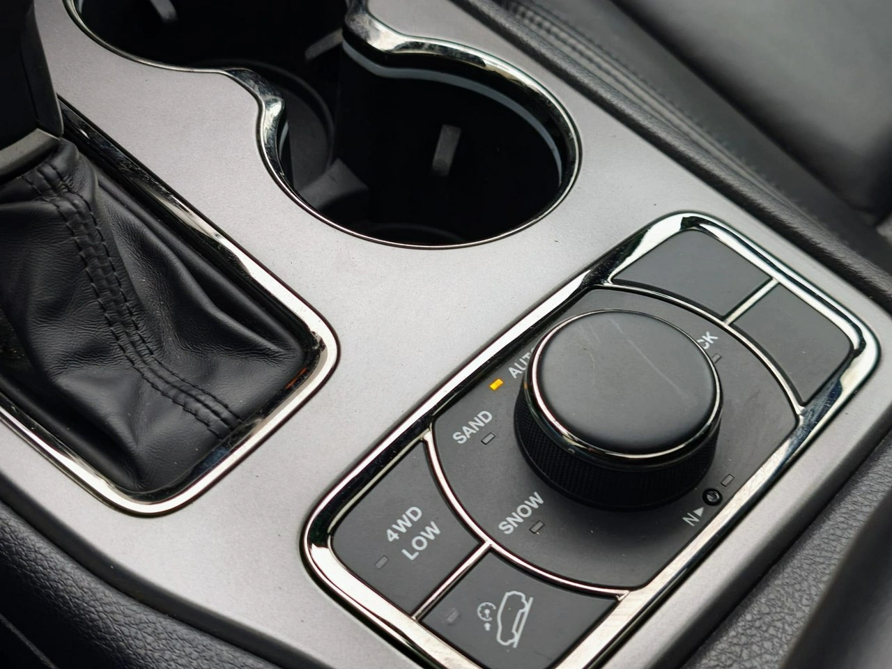 Jeep Grand Cherokee - Zdjęcie 28