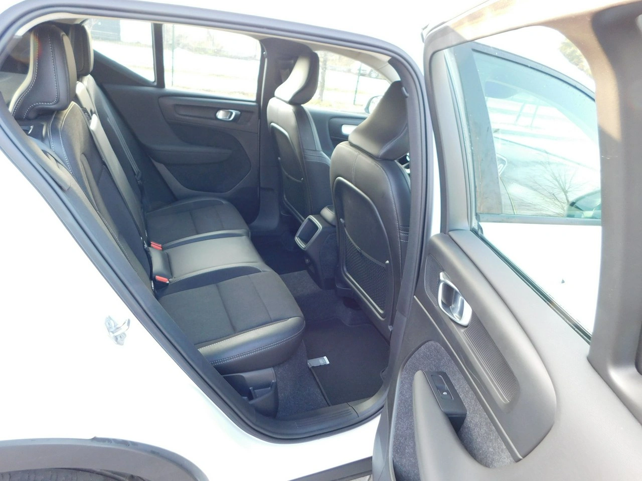 Volvo XC 40 - Zdjęcie 8