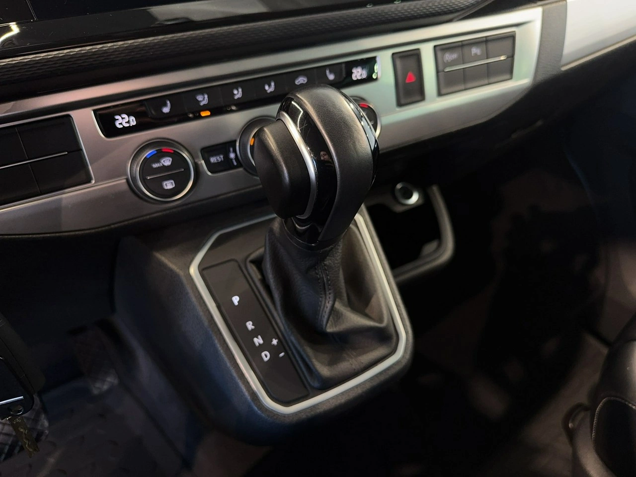 Volkswagen Multivan - Zdjęcie 27