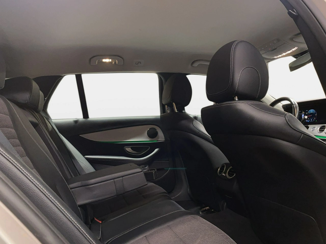 Mercedes E 220 - Zdjęcie 12