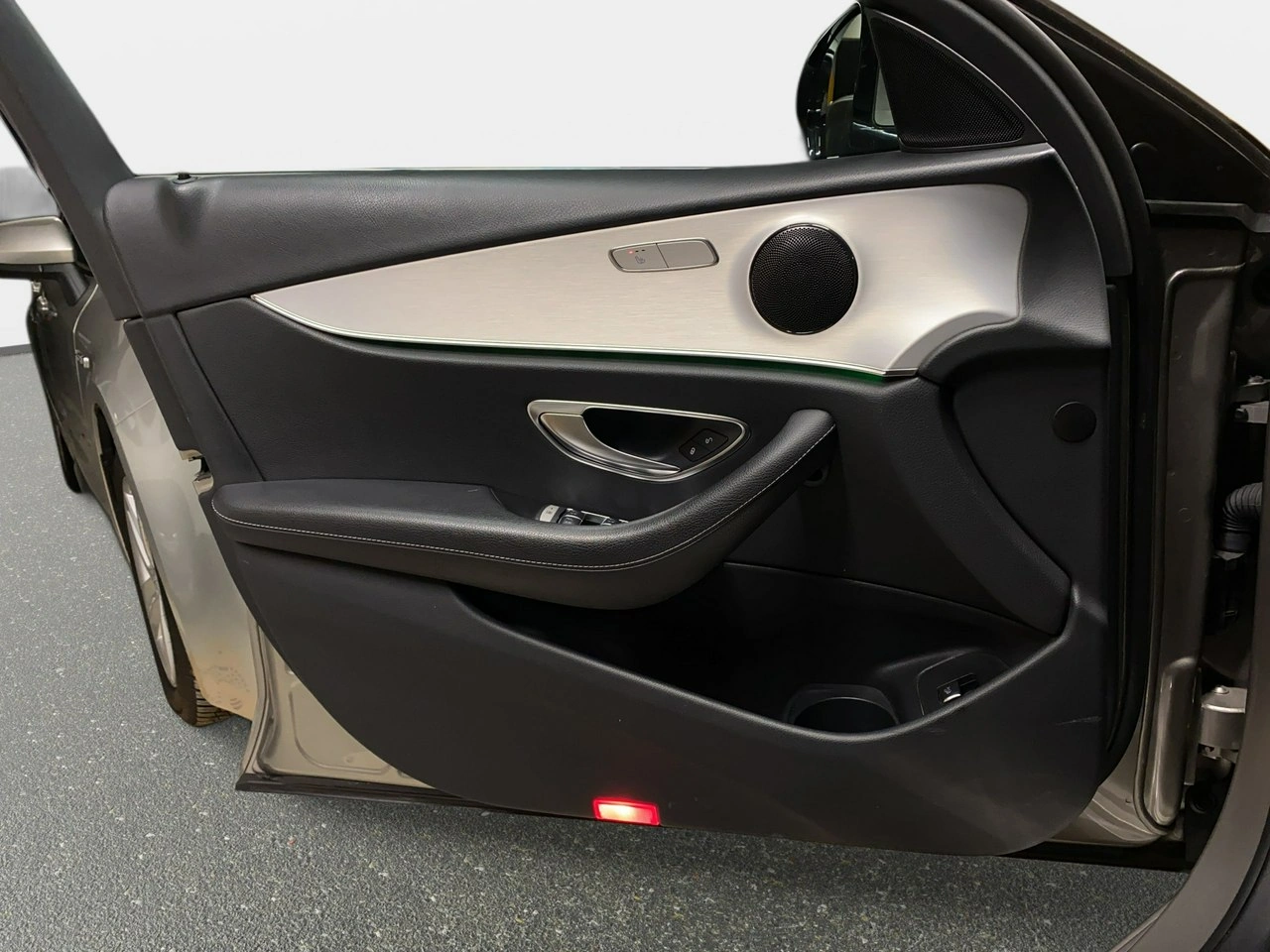 Mercedes E 220 - Zdjęcie 34