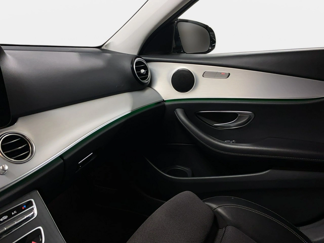 Mercedes E 220 - Zdjęcie 36