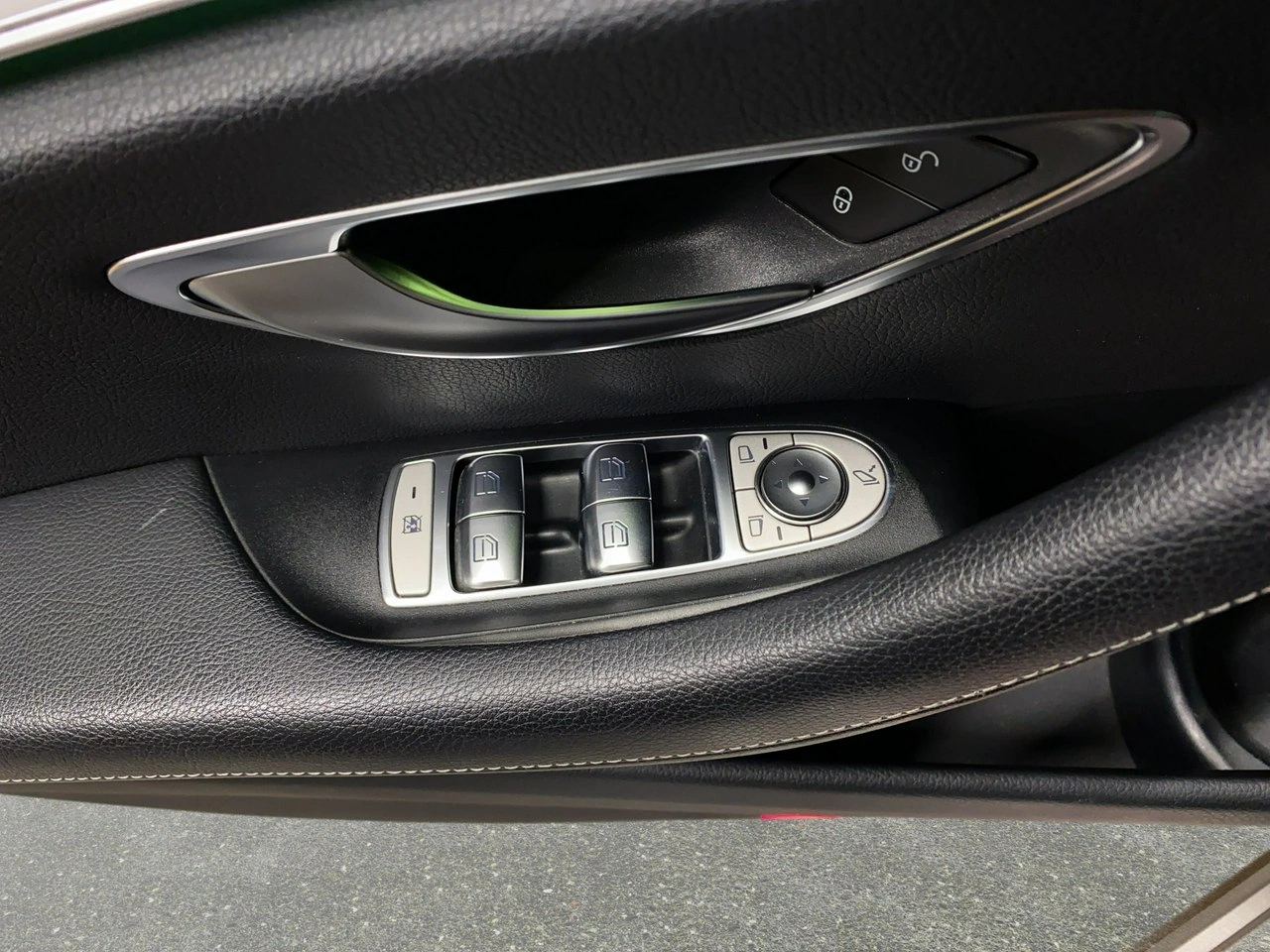 Mercedes E 220 - Zdjęcie 36