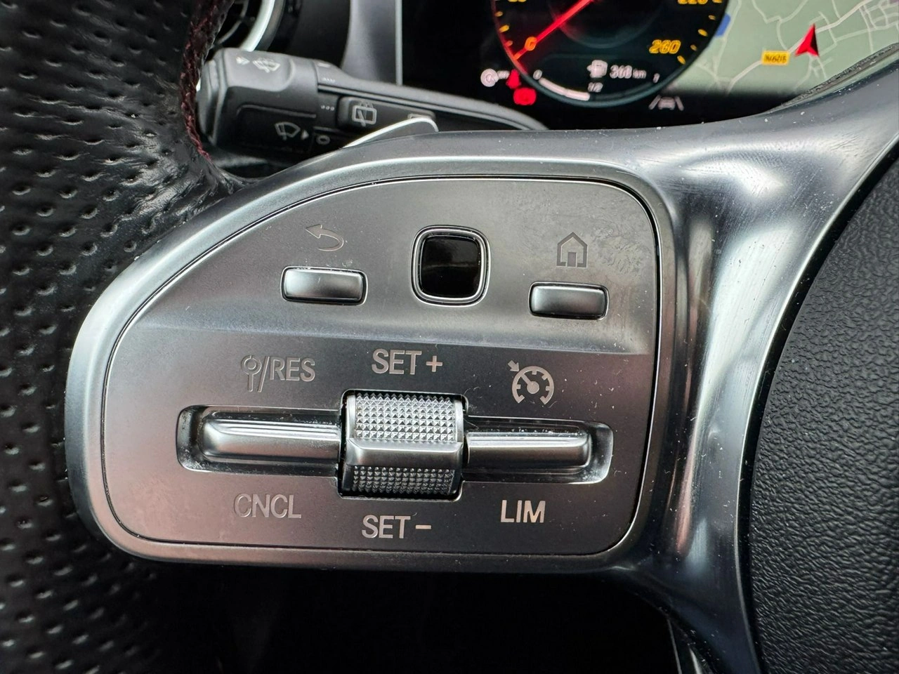 Mercedes CLA 180 - Zdjęcie 24