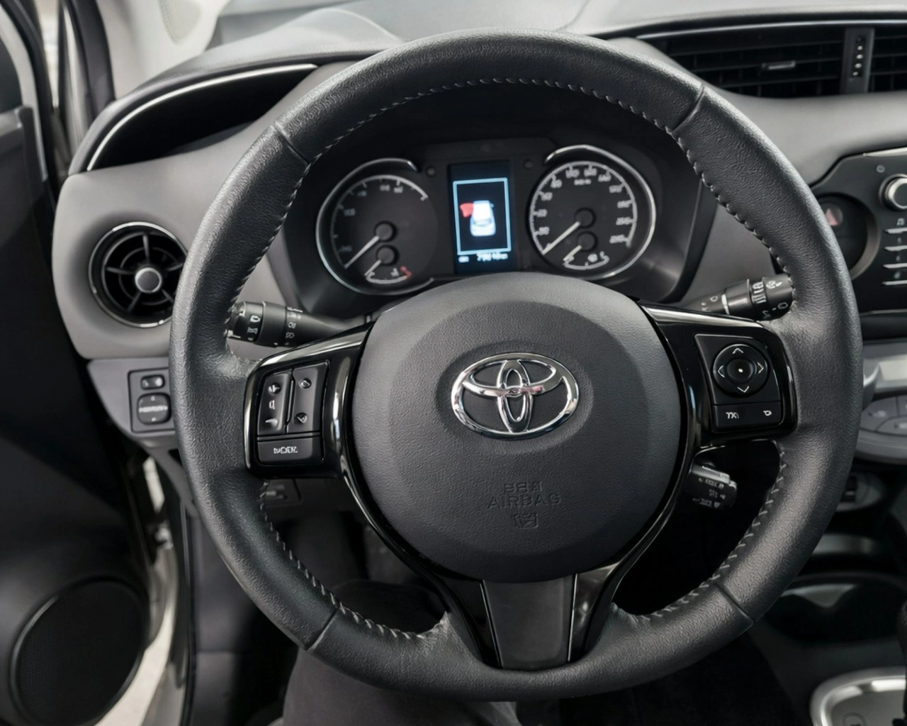 Toyota Yaris - Zdjęcie 6