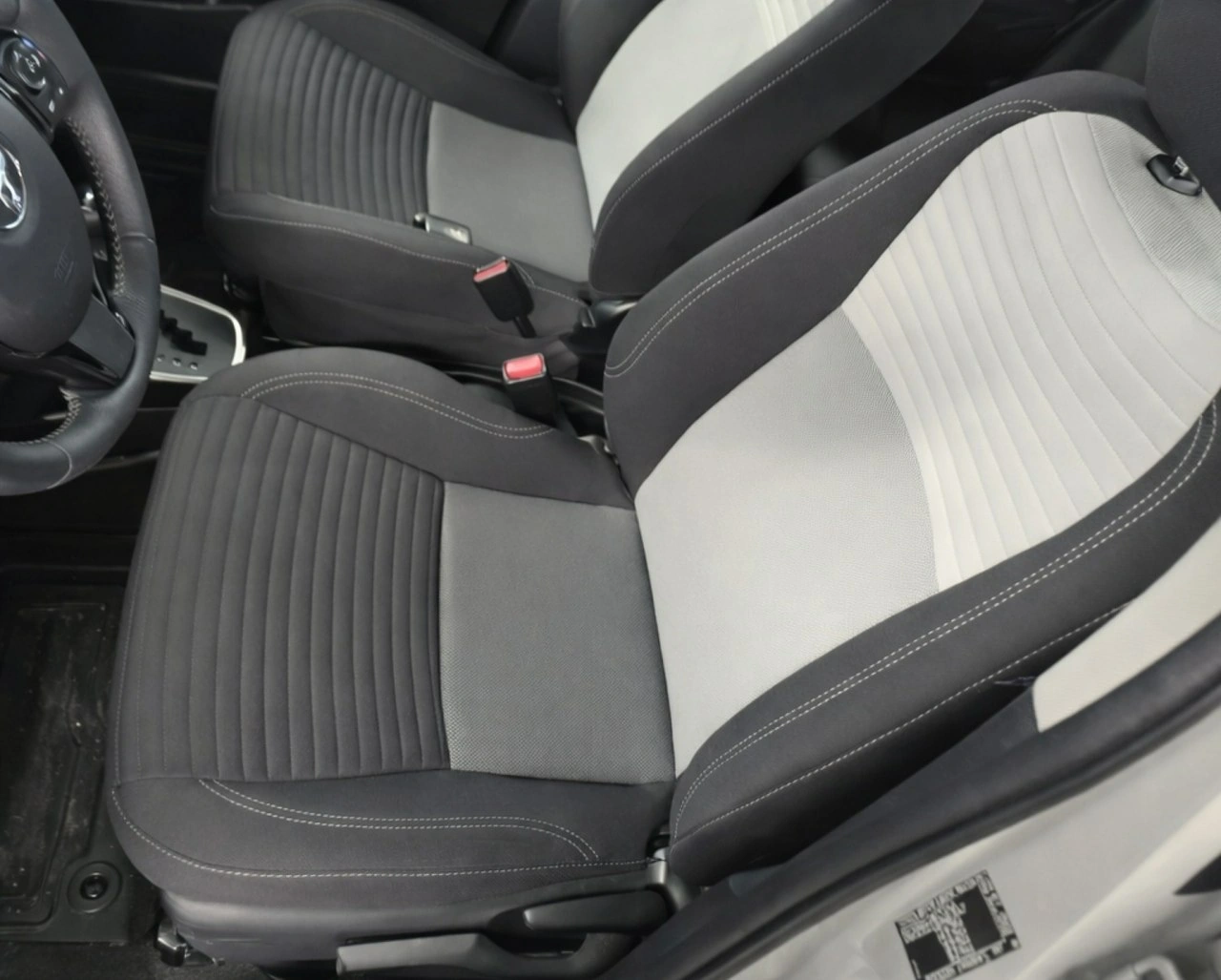 Toyota Yaris - Zdjęcie 12