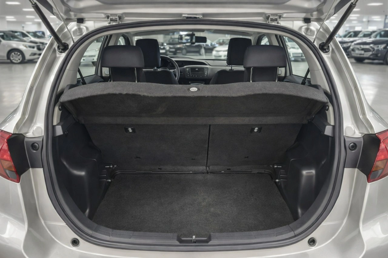 Toyota Yaris - Zdjęcie 8