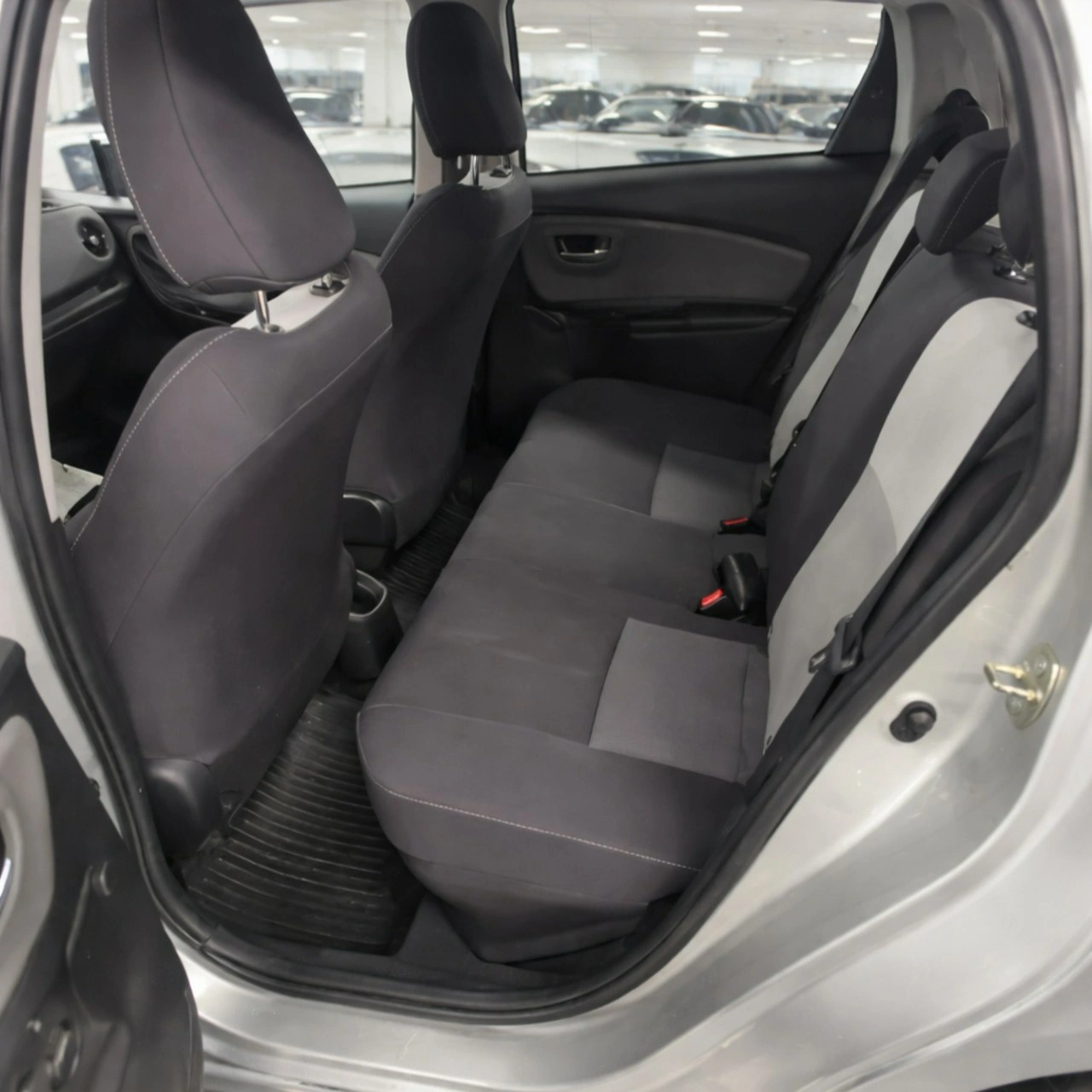 Toyota Yaris - Zdjęcie 15