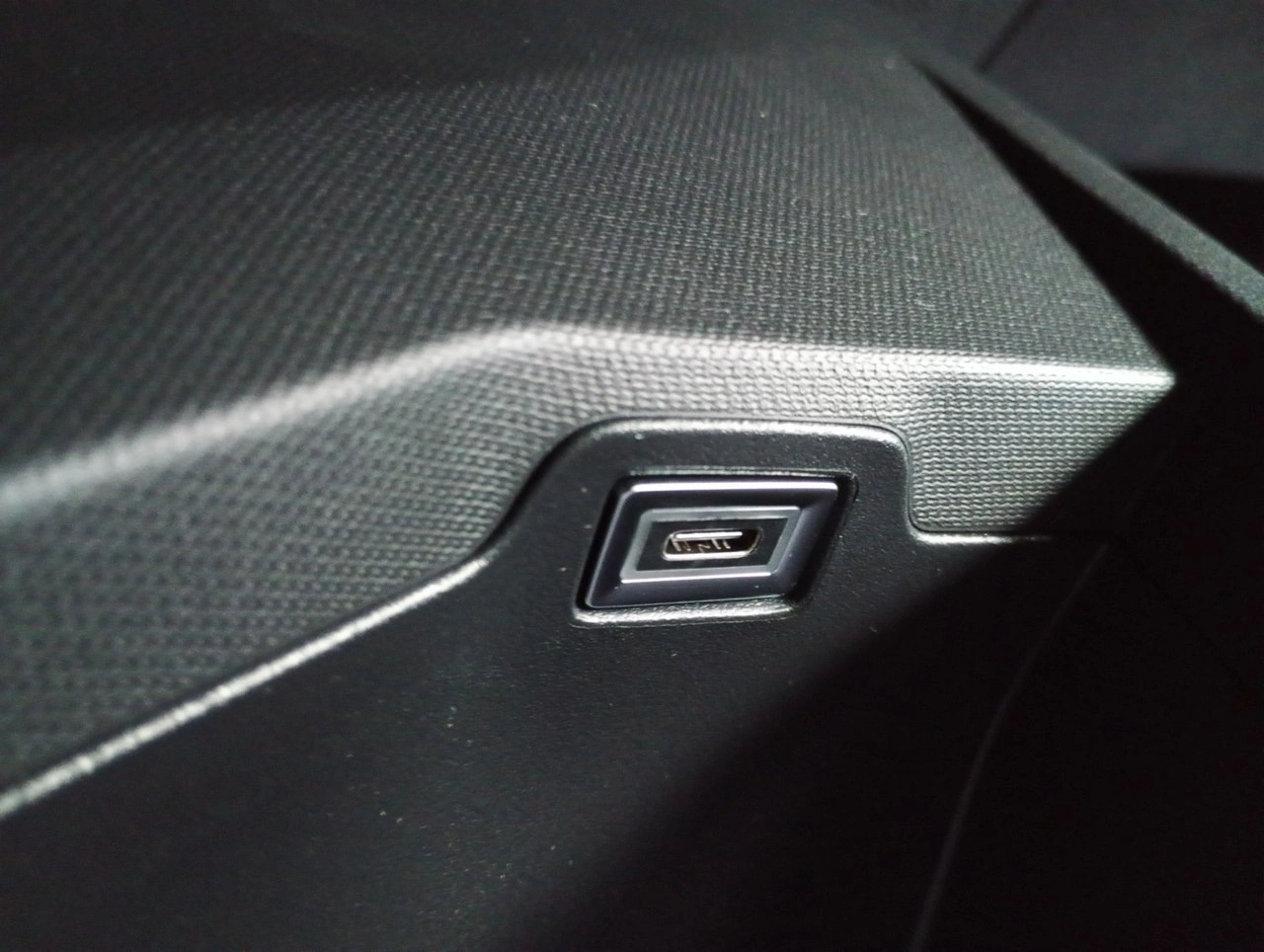 Peugeot 3008 - Zdjęcie 27