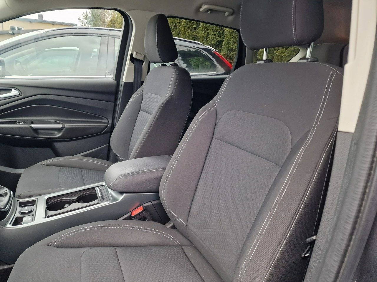 Ford Kuga - Zdjęcie 17