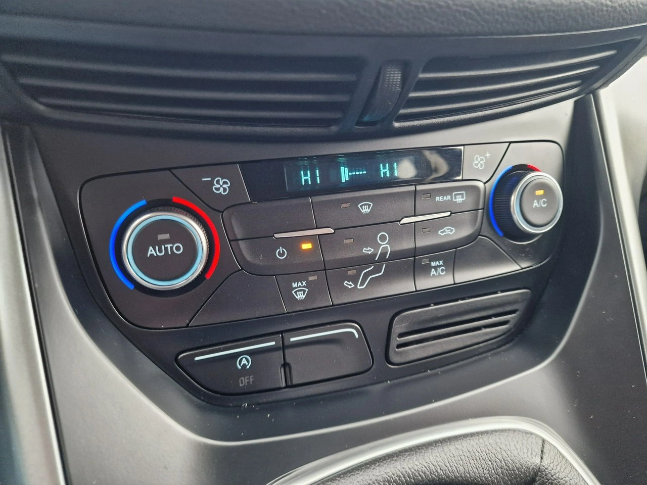 Ford Kuga - Zdjęcie 27