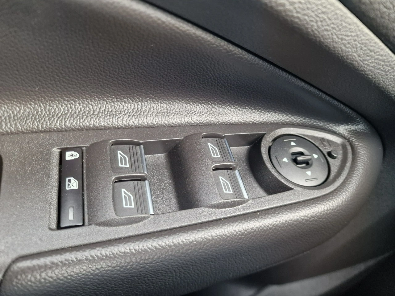 Ford Kuga - Zdjęcie 33