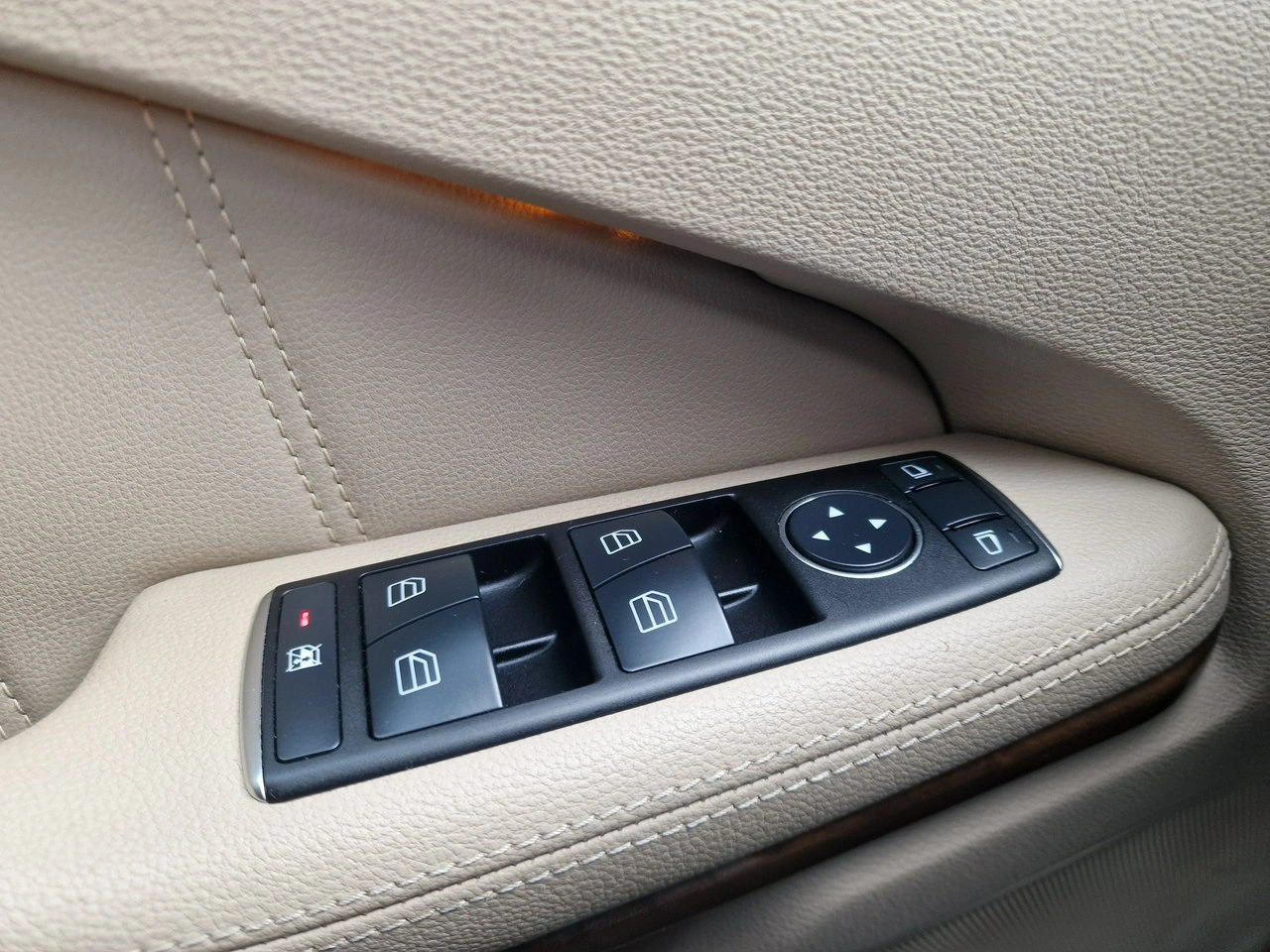 Mercedes E 250 - Zdjęcie 37