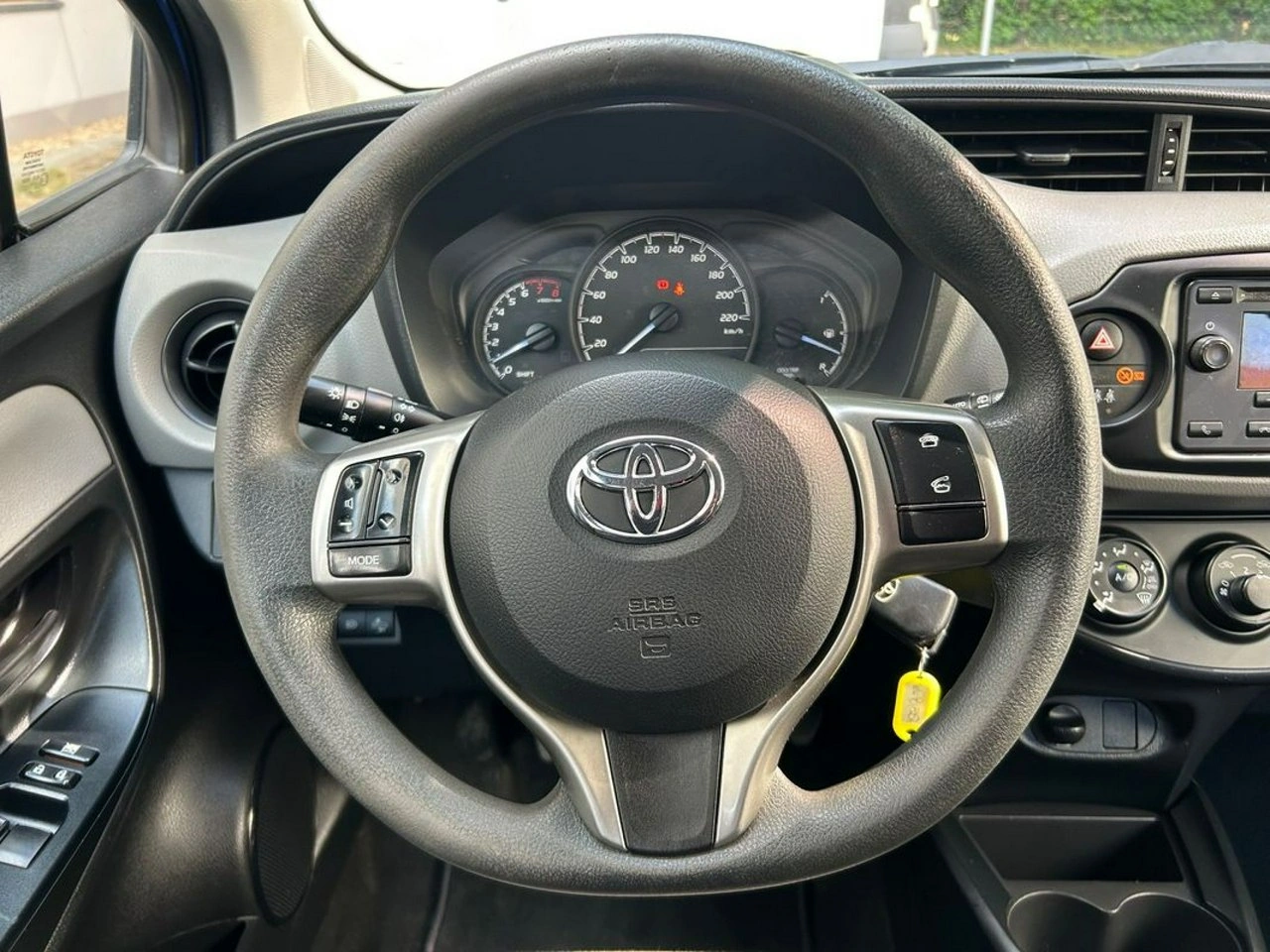 Toyota Yaris - Zdjęcie 10