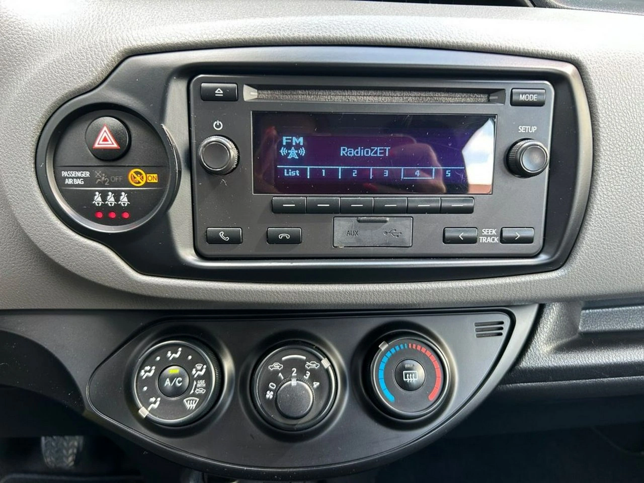 Toyota Yaris - Zdjęcie 11