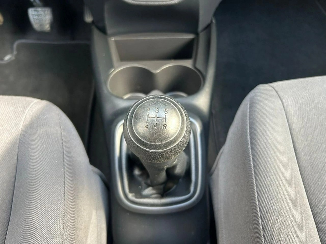 Toyota Yaris - Zdjęcie 13