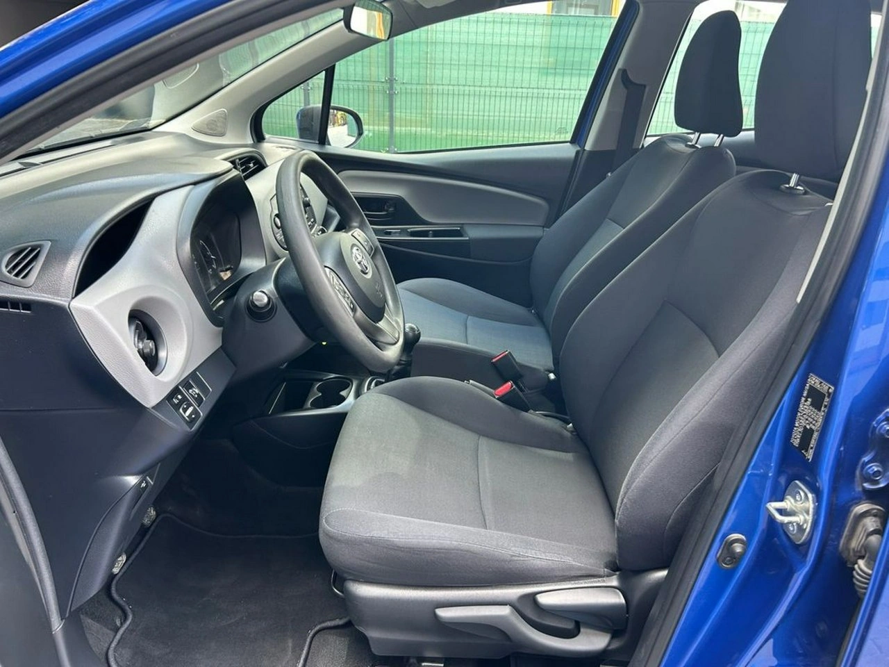 Toyota Yaris - Zdjęcie 14