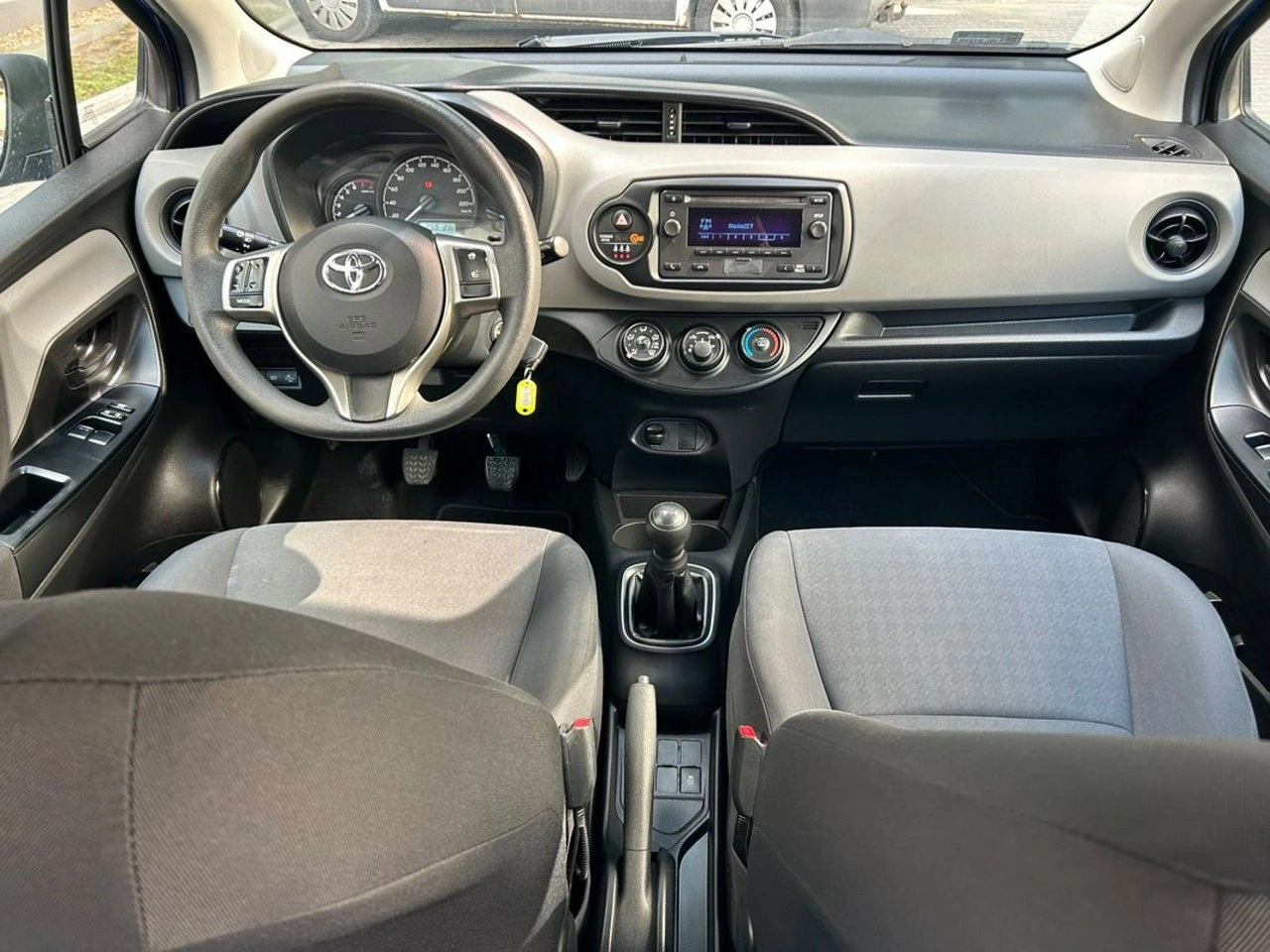 Toyota Yaris - Zdjęcie 8