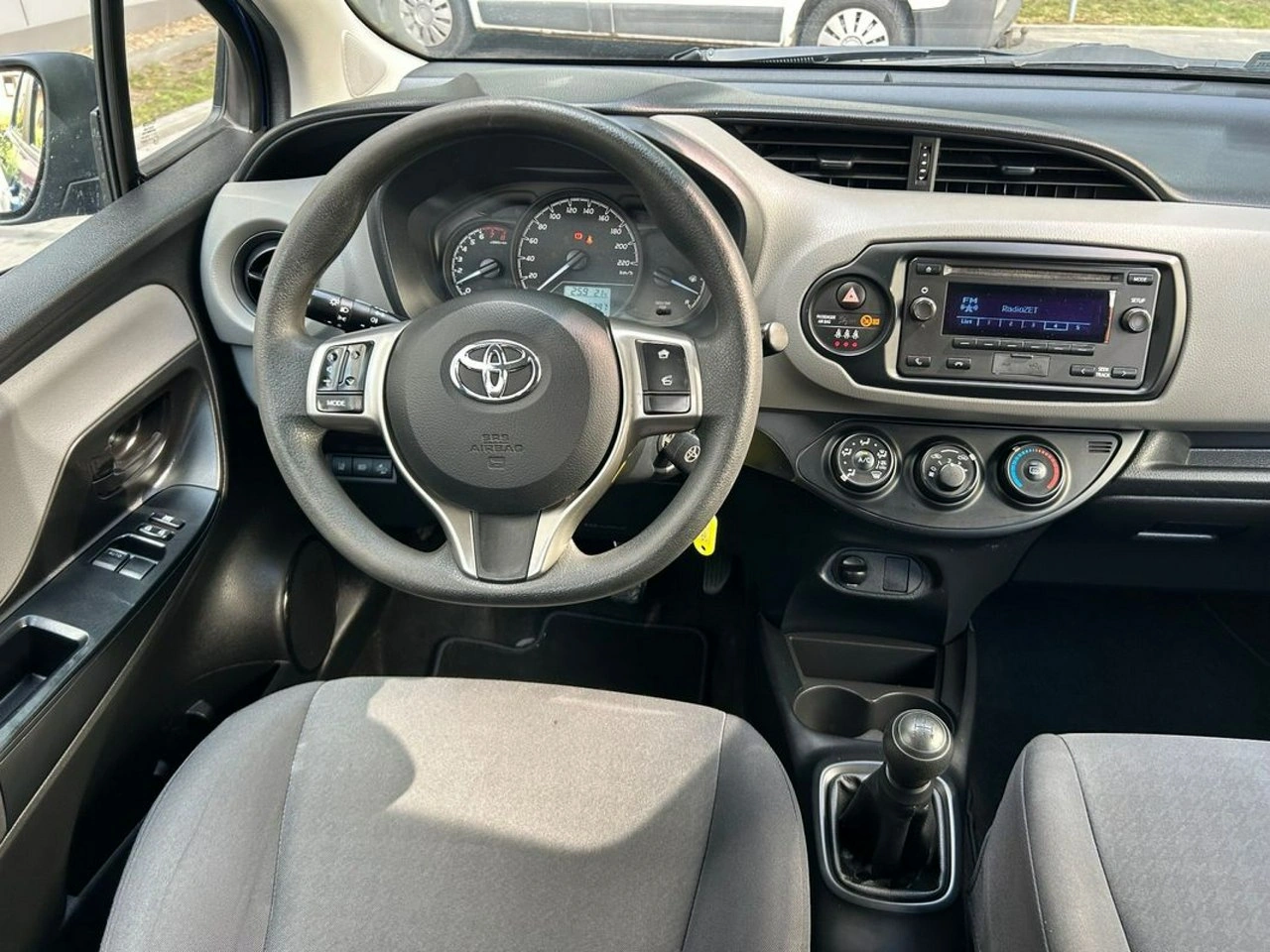 Toyota Yaris - Zdjęcie 9