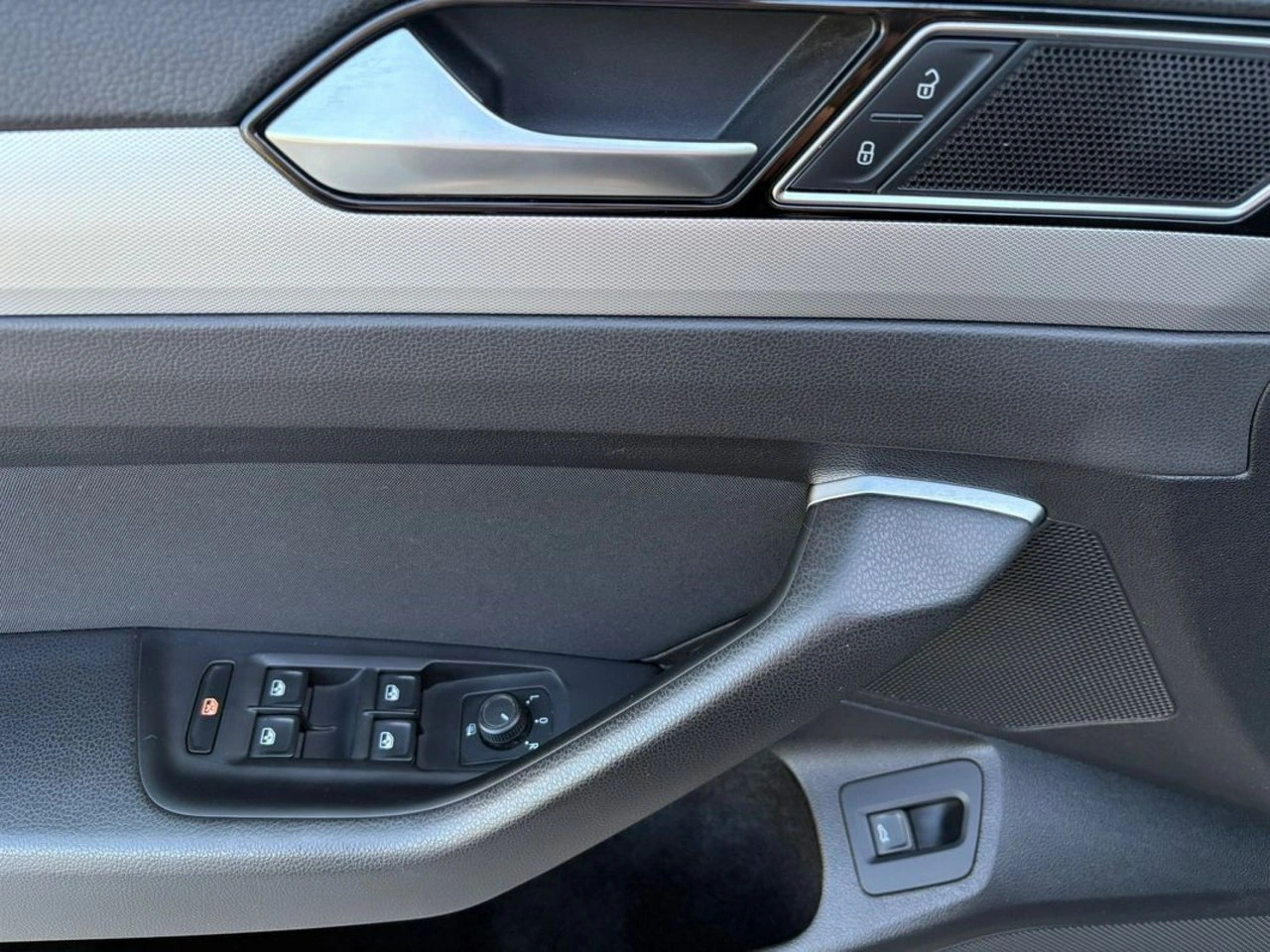 Volkswagen Passat Variant - Zdjęcie 12