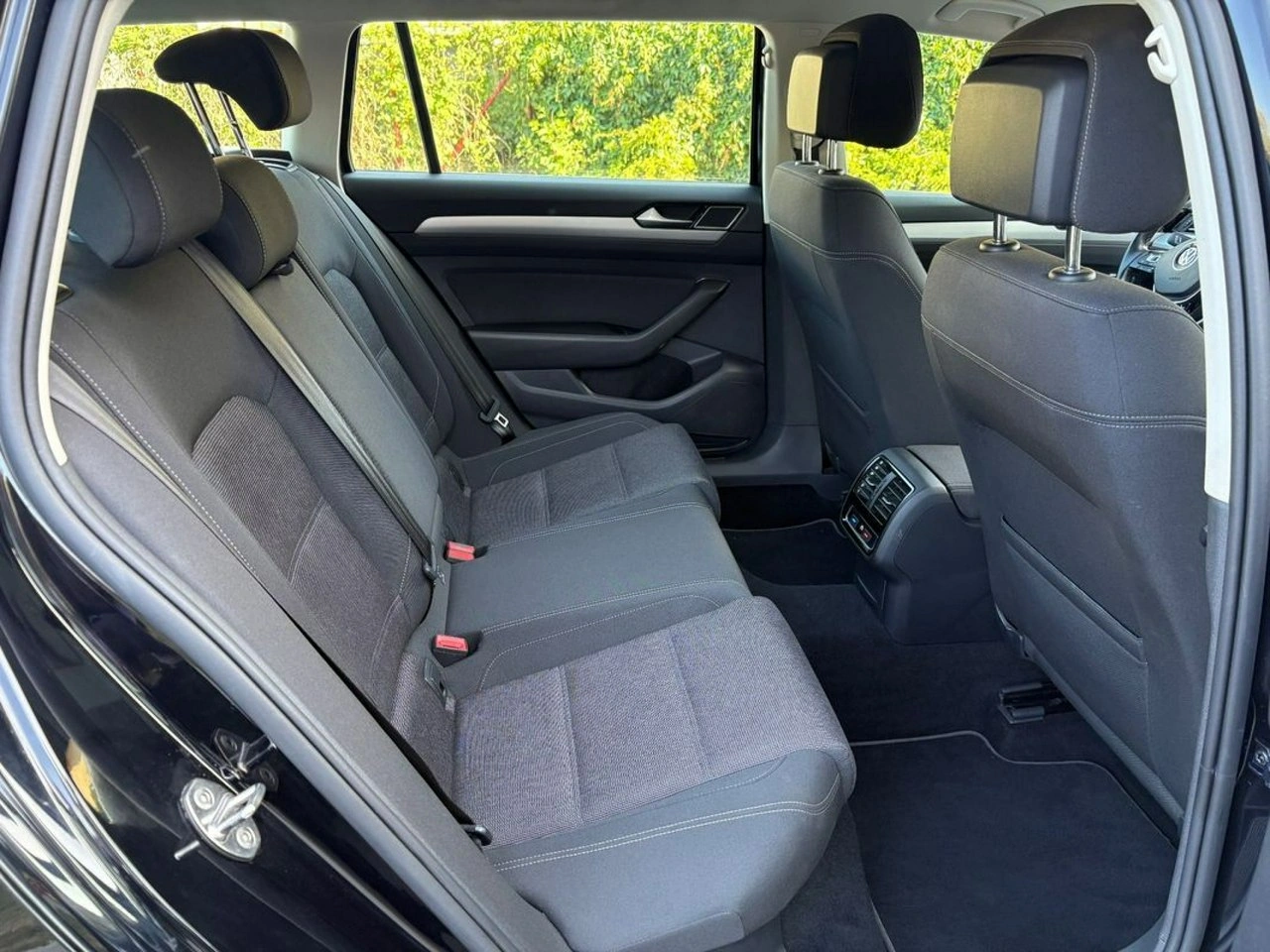 Volkswagen Passat Variant - Zdjęcie 14