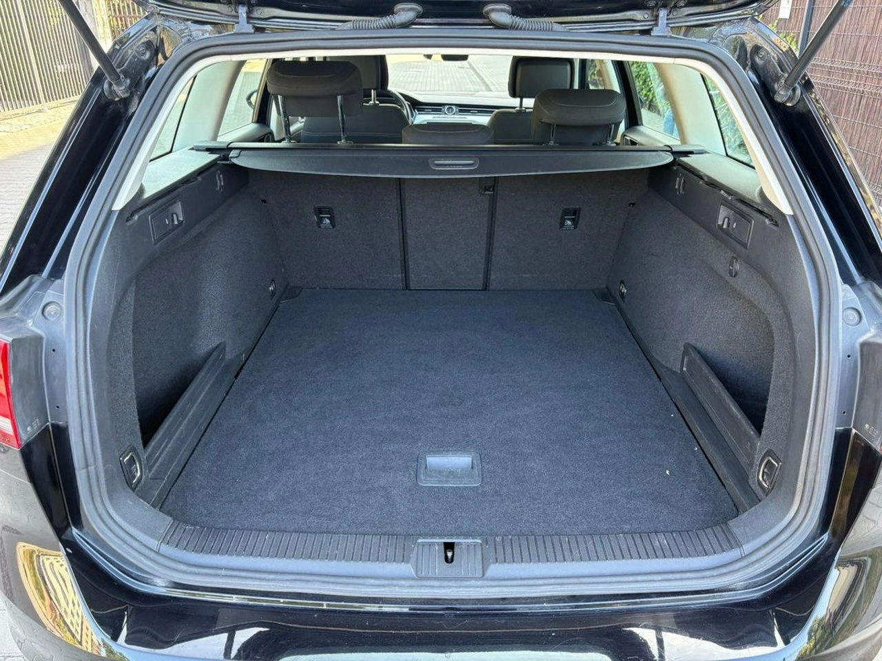 Volkswagen Passat Variant - Zdjęcie 18