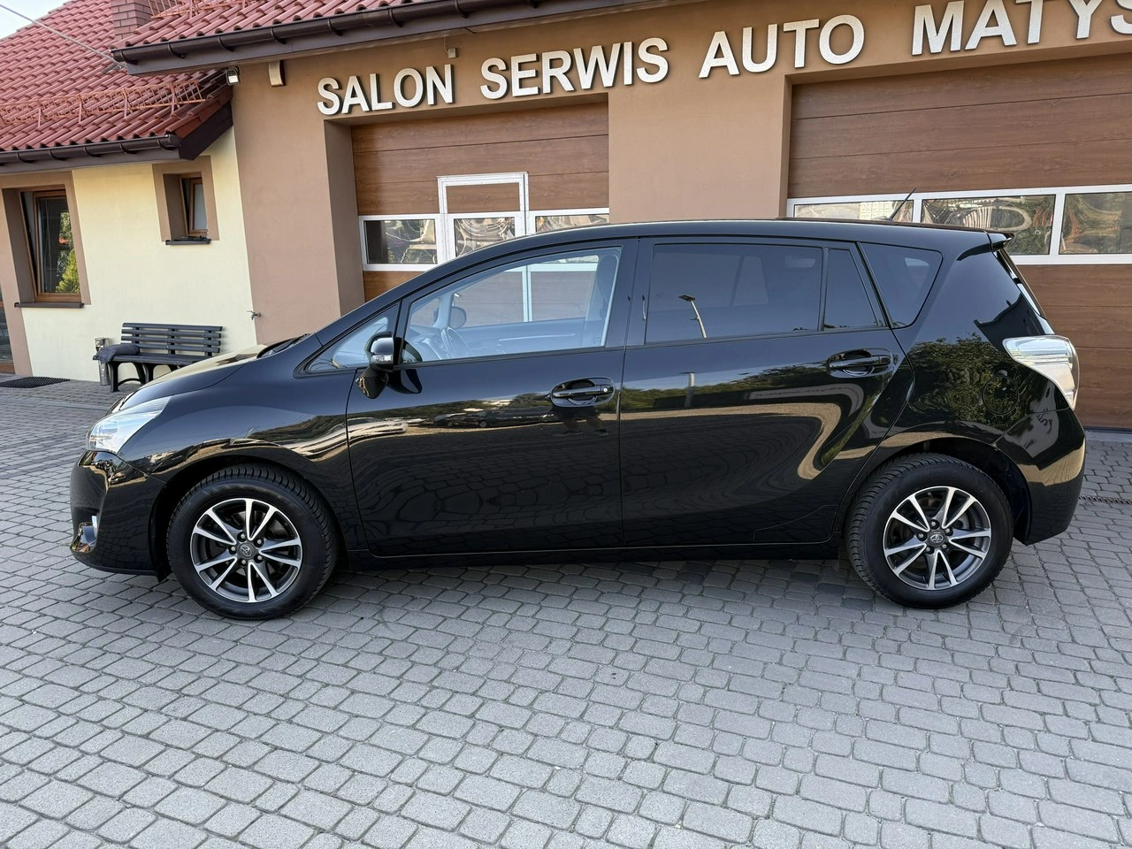 Toyota Verso - Zdjęcie 10