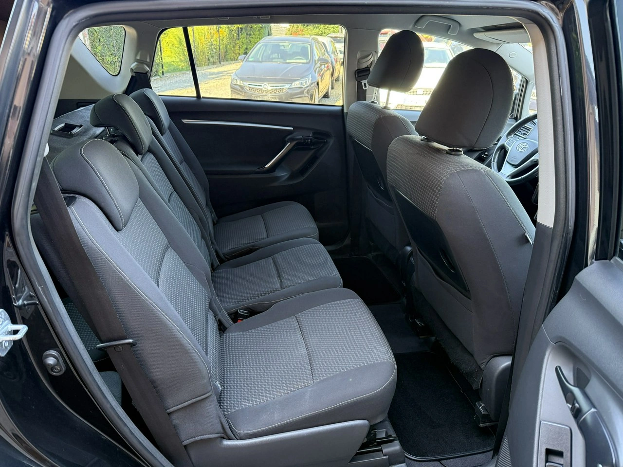 Toyota Verso - Zdjęcie 24