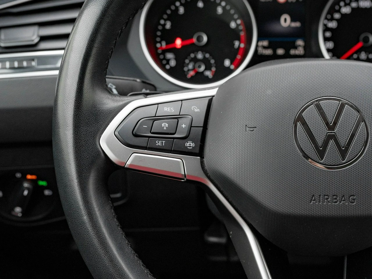 Volkswagen Tiguan - Zdjęcie 14