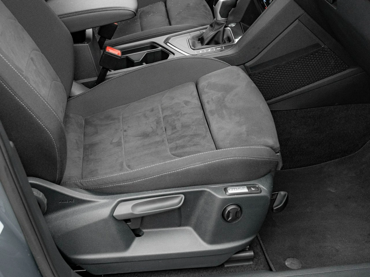 Volkswagen Tiguan - Zdjęcie 32