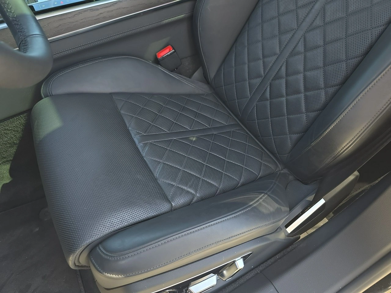 Audi A8 - Zdjęcie 11