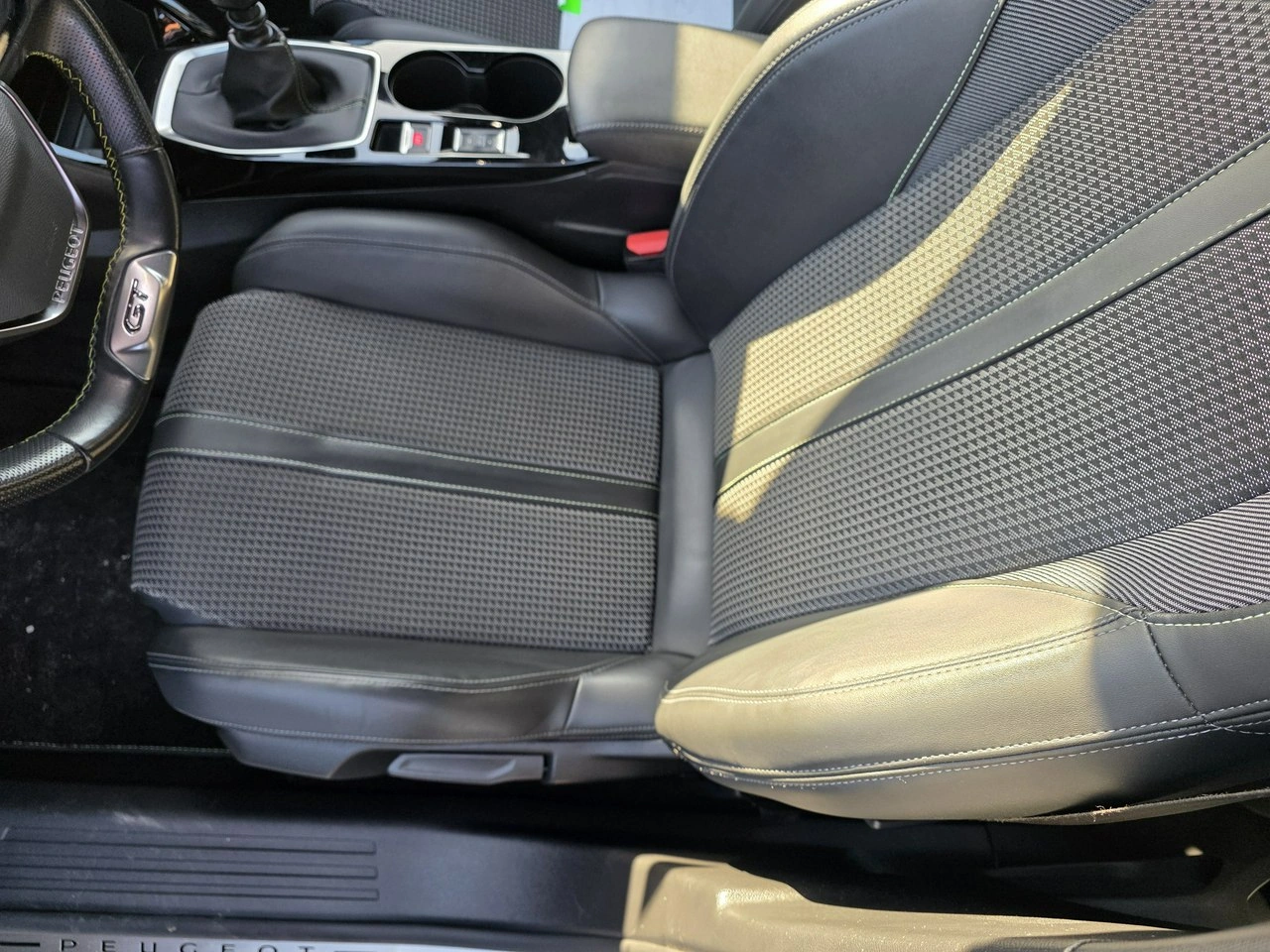 Peugeot 2008 - Zdjęcie 9