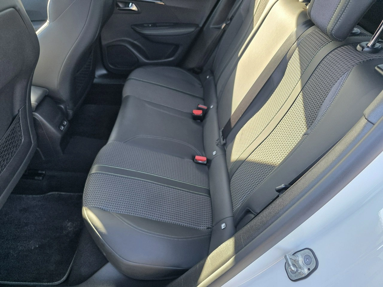 Peugeot 2008 - Zdjęcie 12