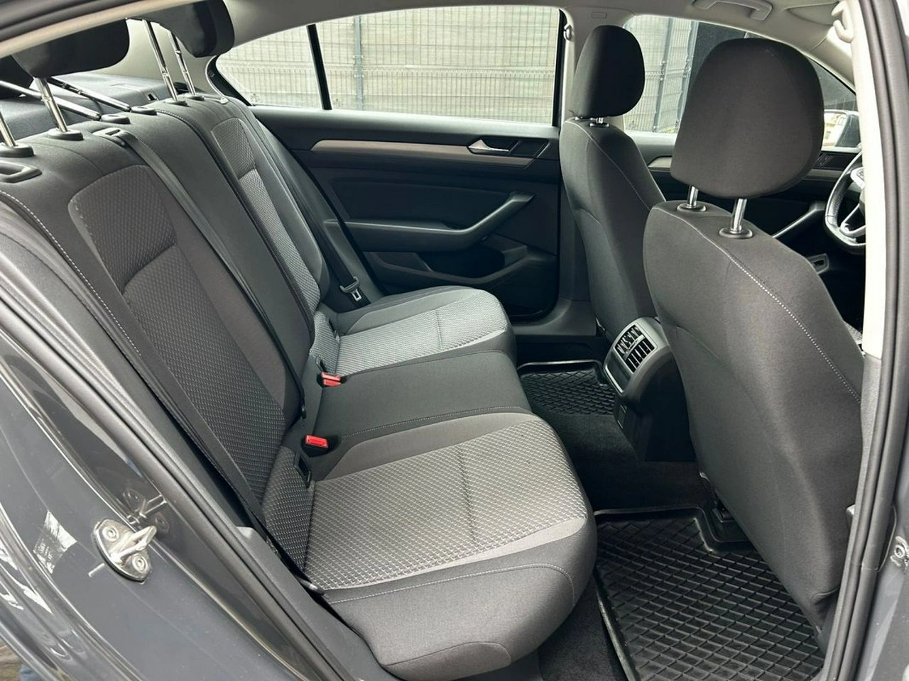 Volkswagen Passat - Zdjęcie 20